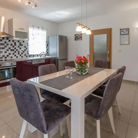 Sandra, A Beautiful With Sea View And A Pool Ferienhaus
