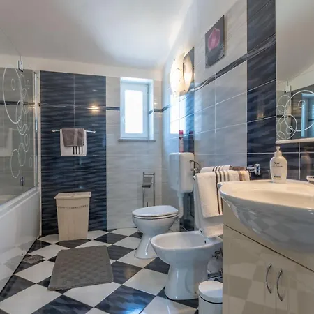 Ferienhaus Sandra, A Beautiful With Sea View And A Pool Drenje (Istria)