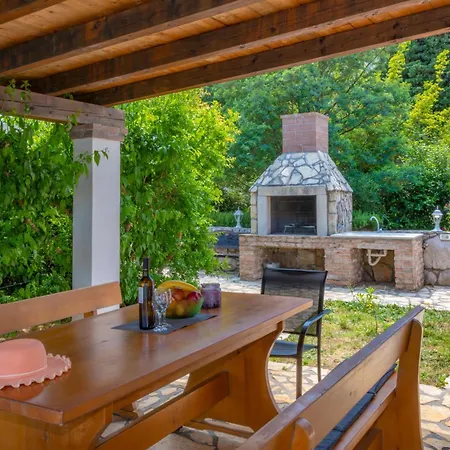 Vikendica Sandra, A Beautiful With Sea View And A Pool *
