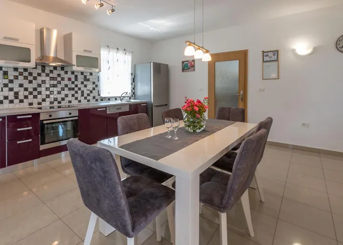 Sandra, A Beautiful With Sea View And A Pool Casa vacanze