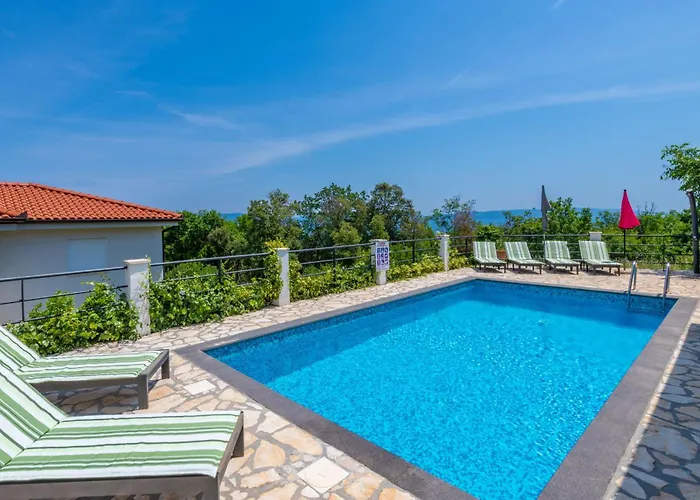 Sandra, A Beautiful With Sea View And A Pool *