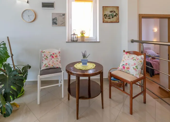 Casa vacanze Sandra, A Beautiful With Sea View And A Pool Drenje (Istria)