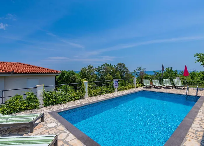 Casa vacanze Sandra, A Beautiful With Sea View And A Pool *