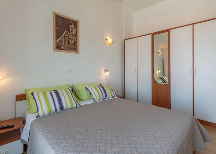 Sandra, A Beautiful With Sea View And A Pool * Drenje (Istria)