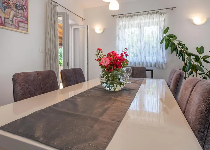 Sandra, A Beautiful With Sea View And A Pool Casa vacanze *