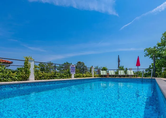 Casa vacanze Sandra, A Beautiful With Sea View And A Pool *