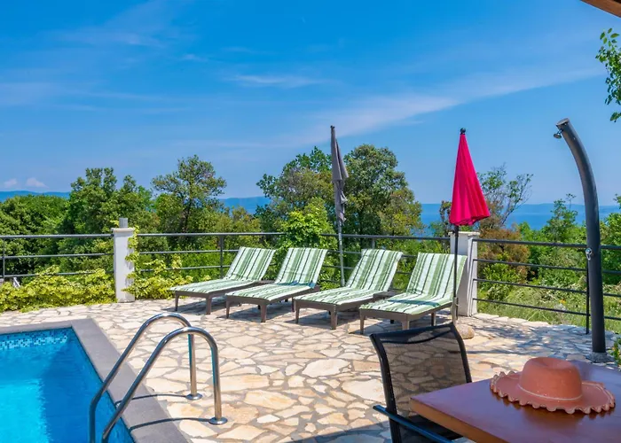 Sandra, A Beautiful With Sea View And A Pool Drenje (Istria)