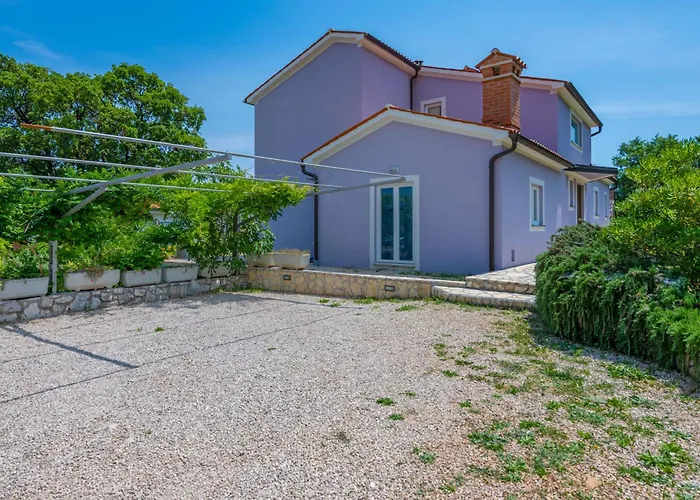 Casa vacanze Sandra, A Beautiful With Sea View And A Pool